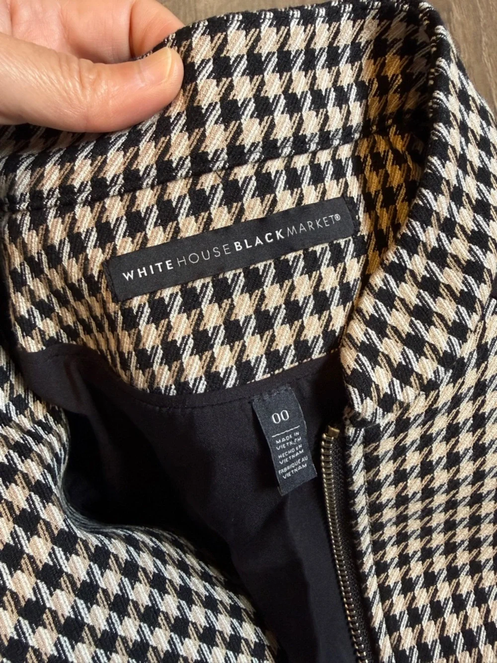 White House Black Market Houndstooth Zip Jacket – Size 00